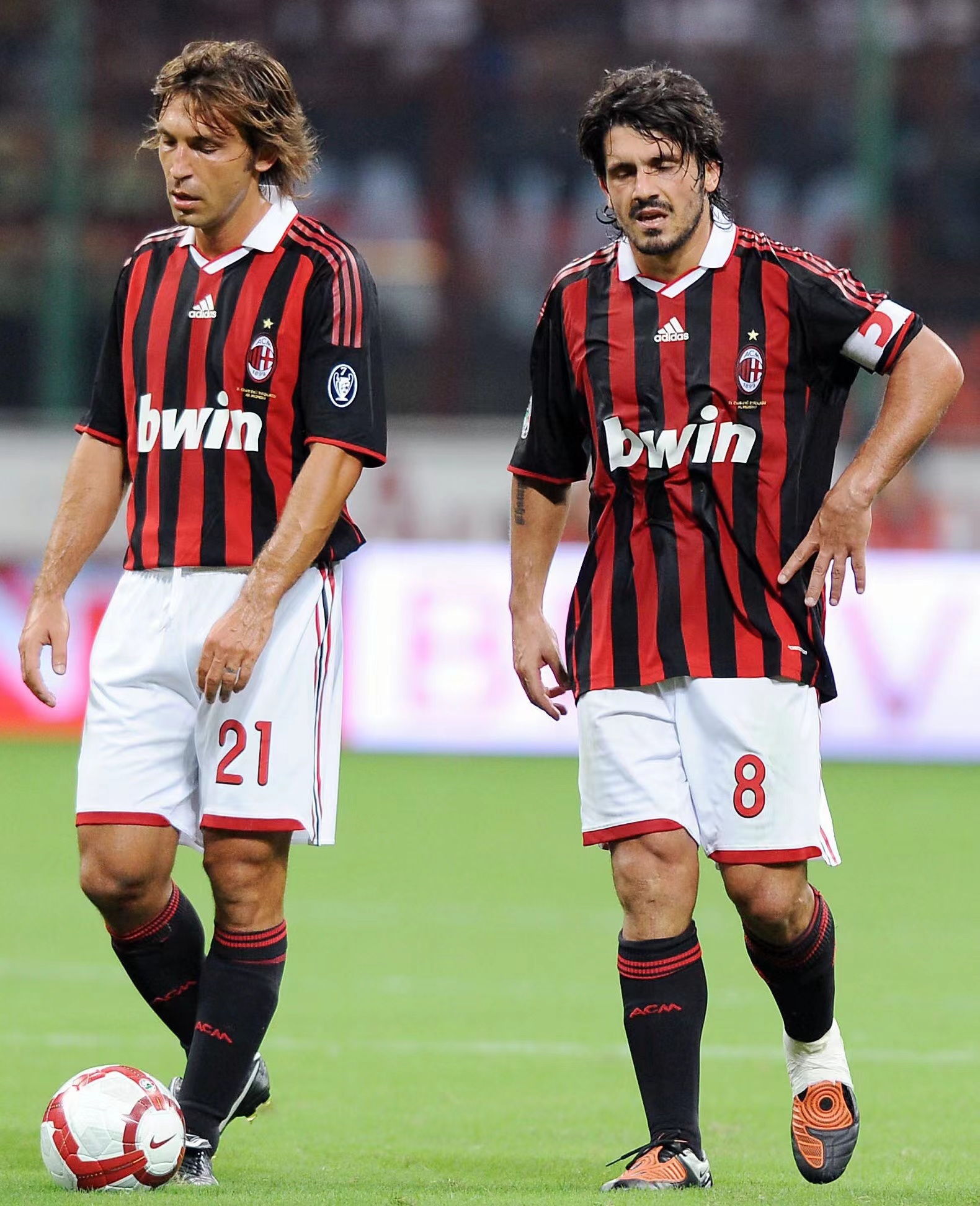 立竿见影，凯恩替补出场30分钟个人戴帽拜仁打进4球（凯恩替补登场30分钟上演帽子戏法，拜仁轰入4球）