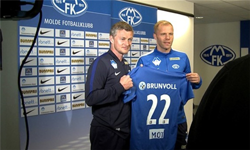 WTT总决赛：王楚钦／孙颖莎3-0林诗栋／蒯曼，收获两连胜（WTT总决赛：王楚钦／孙颖莎3-0完胜林诗栋／蒯曼，迎来两连胜）