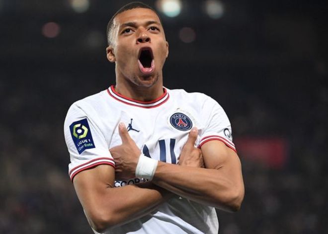 阿隆索听劝！首发拿掉1主力，皇马3-0差榜首1分，西甲2强争冠（阿隆索改阵见效！首发弃用一主力，皇马3-0追至仅差1分，西甲双雄争冠）