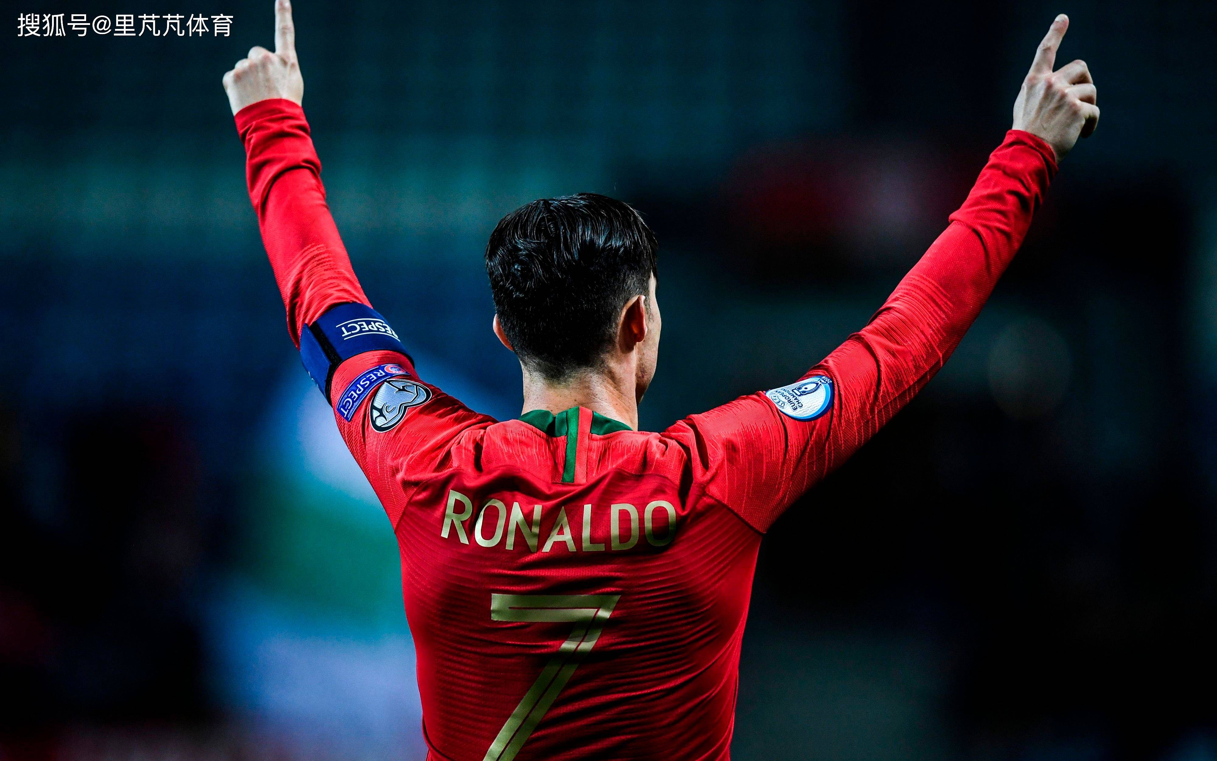 最快百球先生！哈兰德领取英超100球纪念球（哈兰德创英超百球最快纪录，获颁百球纪念球）