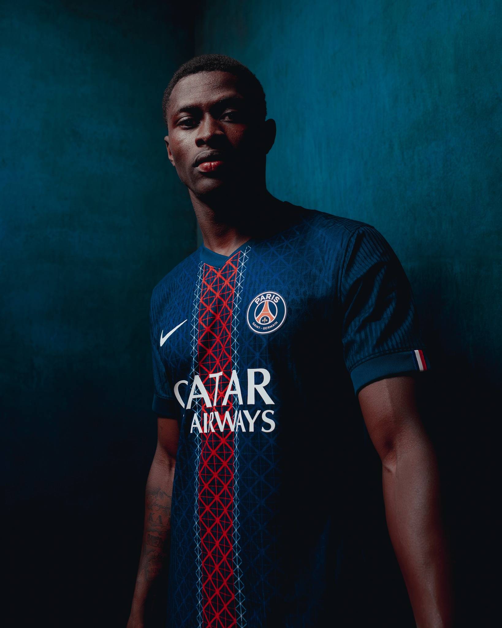 广东启程俱乐部杯！萨姆纳不提裤子，奎因帅气，杨溢也随队出征！（广东启程俱乐部杯开战：萨姆纳造型随性，奎因帅气依旧，杨溢随队出征）