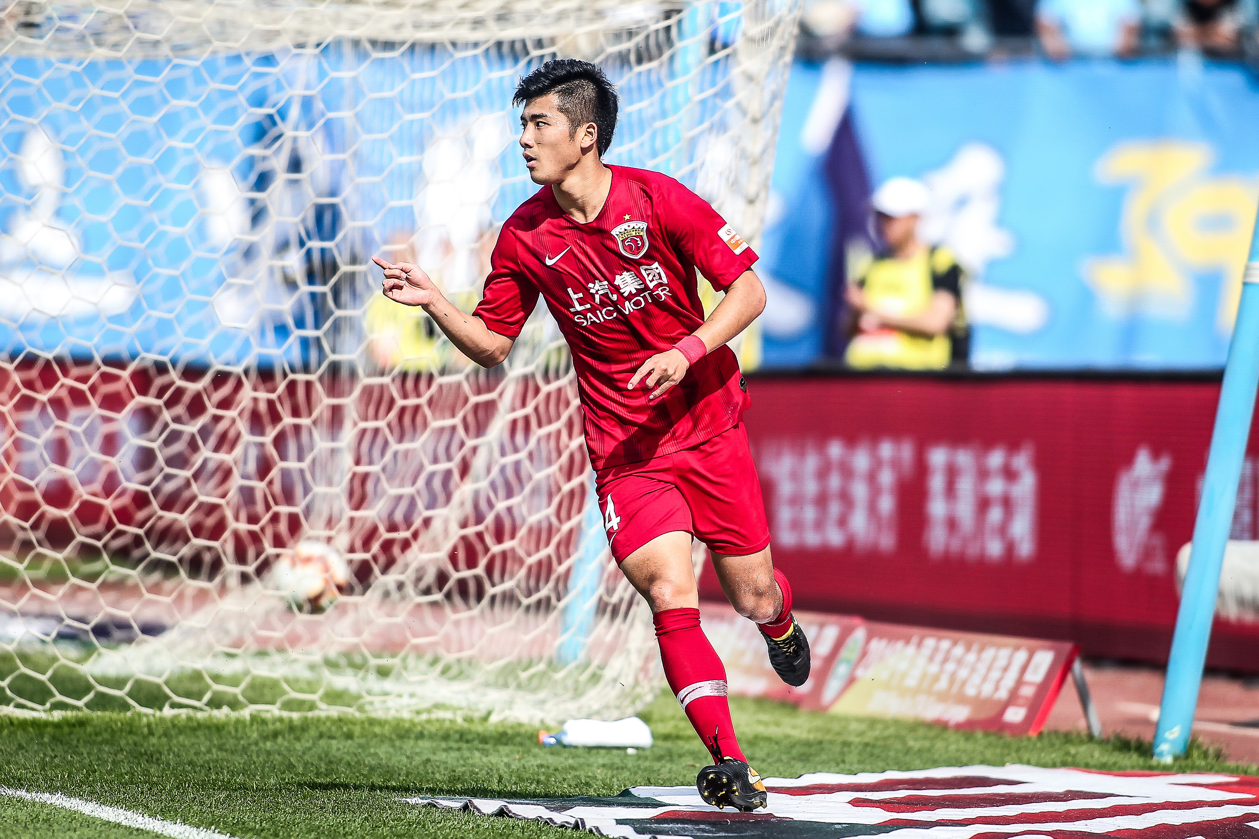 北京首钢队1胜3负，许利民谈奥莫特问题，同曦队主教练下课（北京首钢开局1胜3负，许利民回应奥莫特风波，同曦主帅宣布下课）