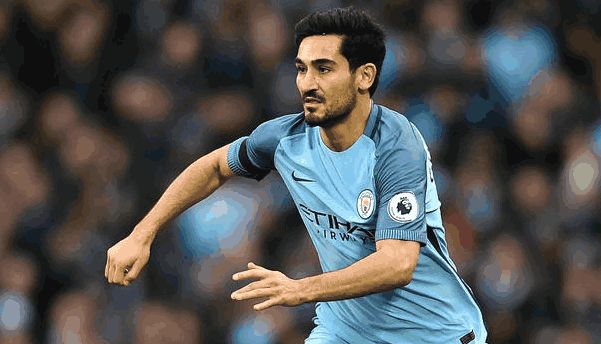 40岁前曼城队长费尔南迪尼奥退役，效力曼城9年5夺英超冠军（40岁的前曼城队长费尔南迪尼奥宣布退役，九年曼城生涯斩获5座英超冠军）