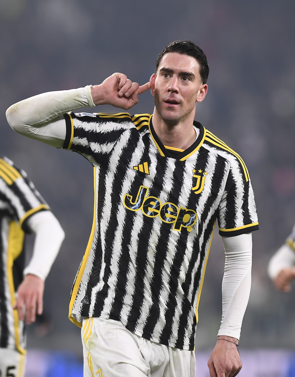 卡拉格向萨拉赫致歉：若惹你不高兴了我道歉，但你也得守规矩（卡拉格向萨拉赫道歉：若让你不快我致歉，但纪律也要遵守）