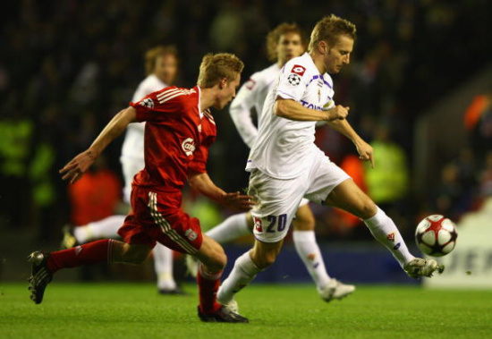 奎因五项基础数据均排在本届新秀前五，总助攻第一（奎因五大基础数据全部跻身本届新秀前五，助攻总数领跑）