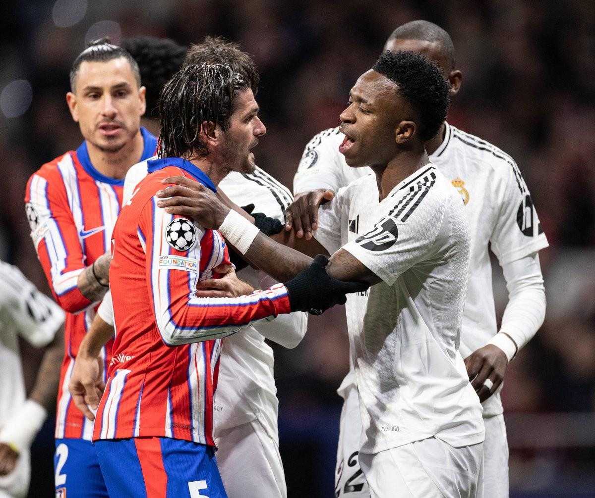 天妒英才，国米旧将范赫斯登转投西协甲后生涯第三度遭遇ACL受伤（命途多舛：前国米后卫范赫斯登转战西协甲后生涯第三次十字韧带重伤）