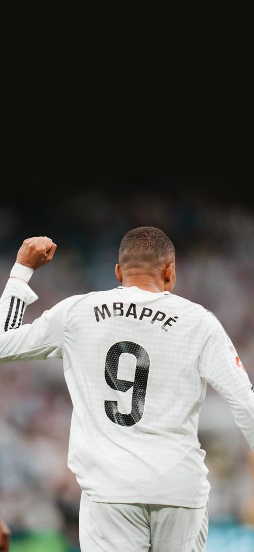 史上最火爆！2025赛季中超联赛现场观众总数首次突破600万（空前热度！2025赛季中超现场观众总数首破600万）