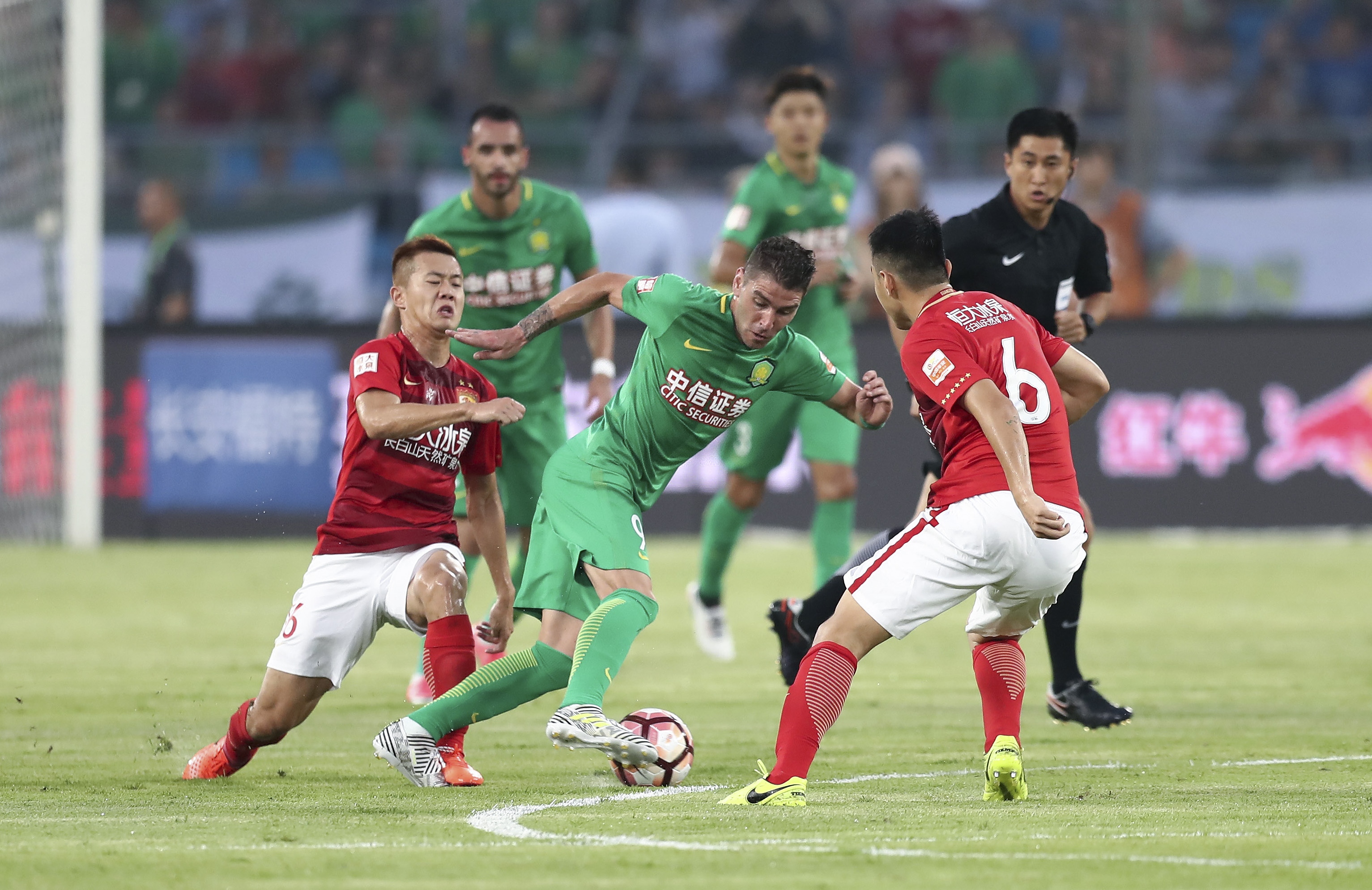 英媒：西汉姆联1月瞄准葡超射手王，菲尔克鲁格或回德甲（英媒称西汉姆联冬窗盯上葡超金靴，菲尔克鲁格或重返德甲）