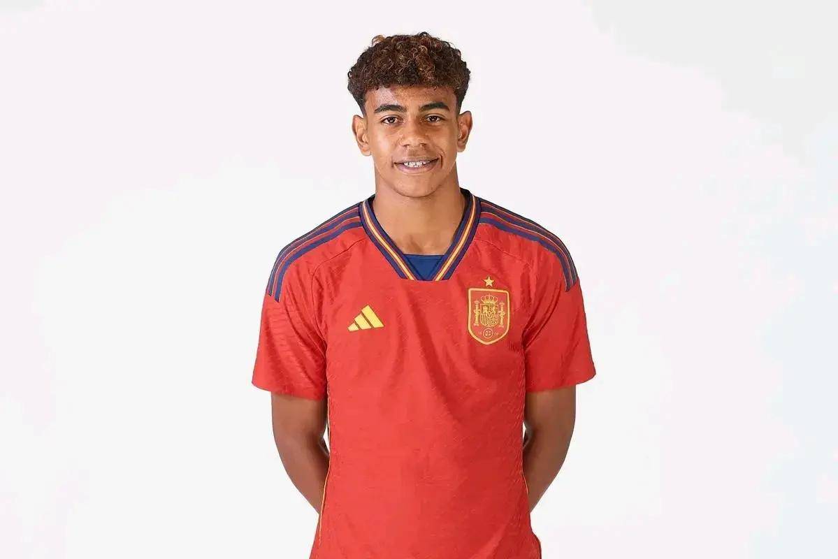 皇马3000万中卫重伤4个月！阿隆索哭晕：生死战后防6将养伤+2人染红（皇马3000万中卫伤停四月！阿隆索无奈：关键战后防线6人伤缺+两将染红）